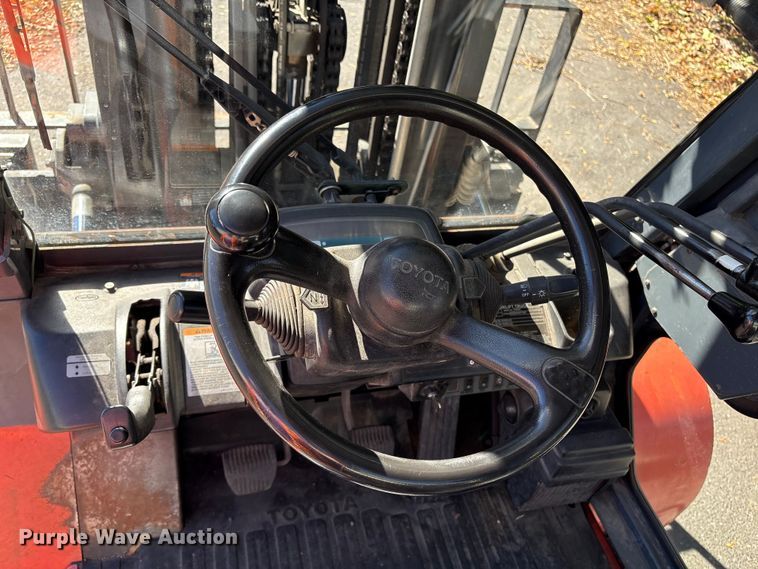 image for item ET8592 2012 Toyota 7FDU60 forklift