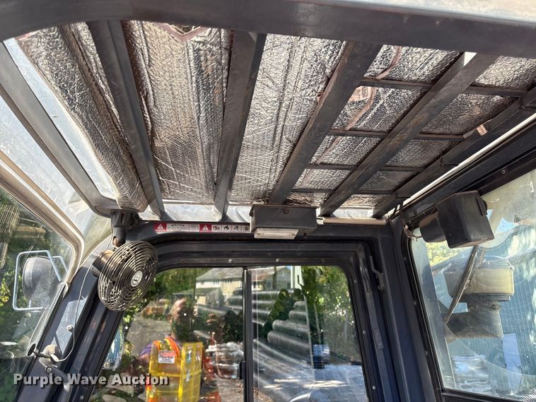 image for item ET8592 2012 Toyota 7FDU60 forklift