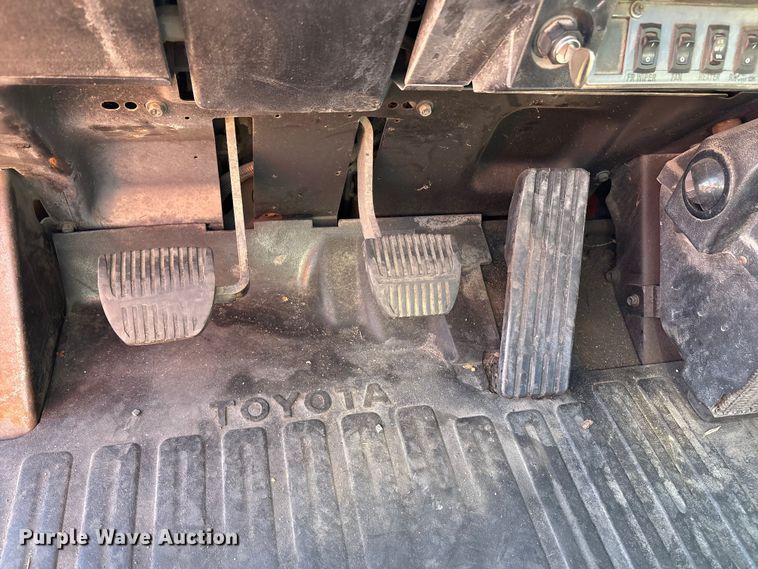 image for item ET8592 2012 Toyota 7FDU60 forklift