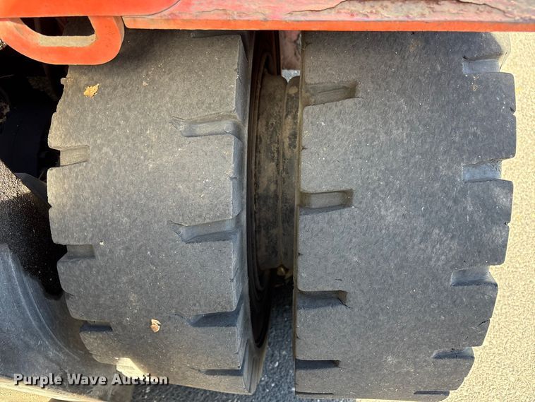 image for item ET8592 2012 Toyota 7FDU60 forklift