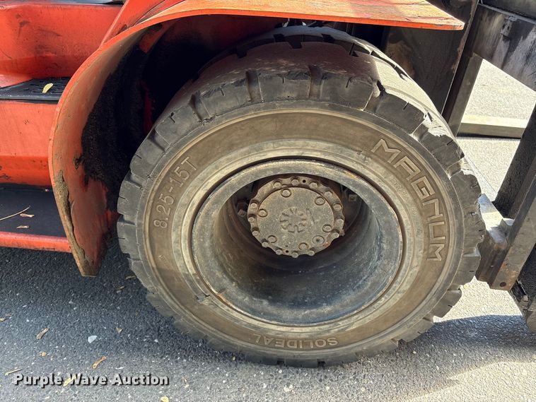 image for item ET8592 2012 Toyota 7FDU60 forklift