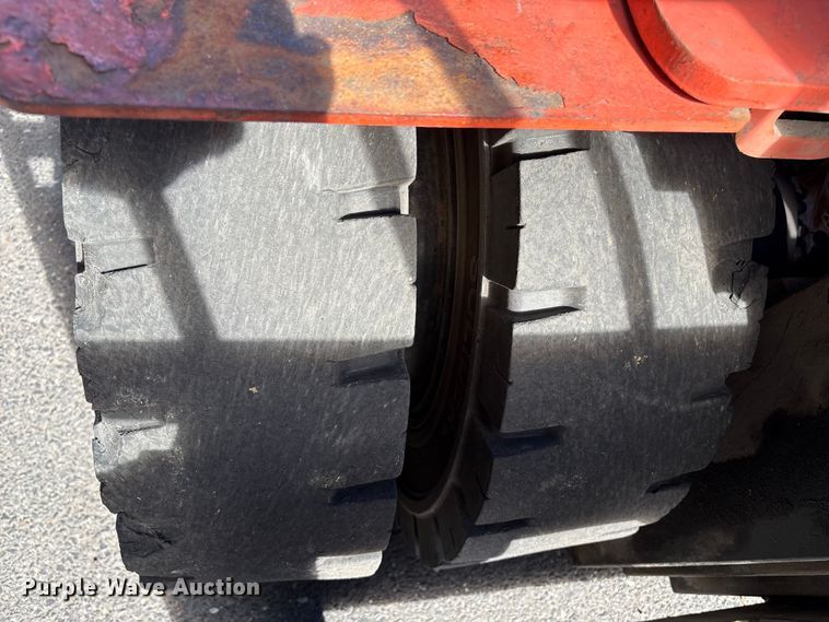 image for item ET8592 2012 Toyota 7FDU60 forklift