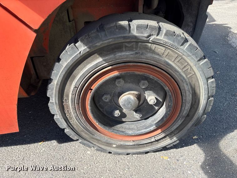 image for item ET8592 2012 Toyota 7FDU60 forklift