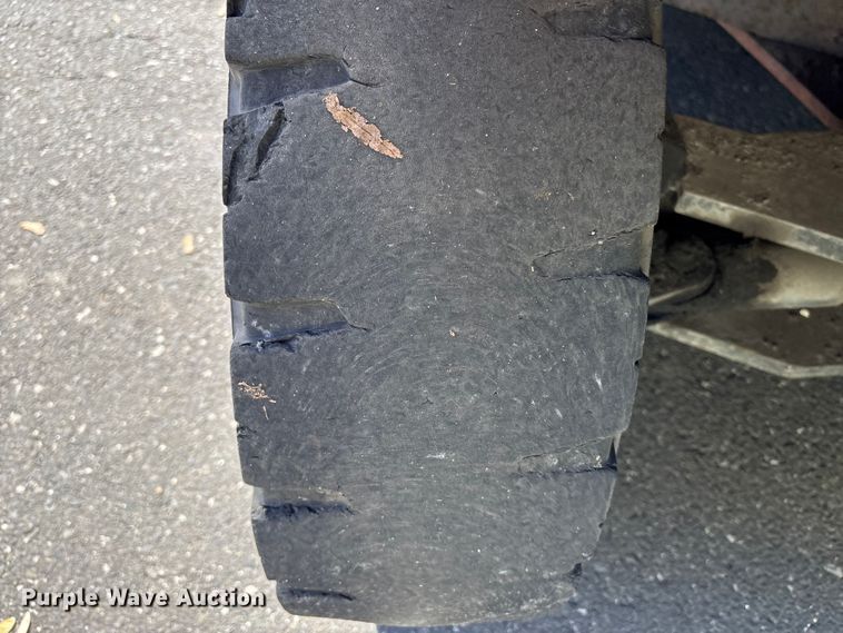 image for item ET8592 2012 Toyota 7FDU60 forklift