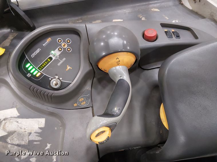 image for item EU2583 2017 Crown RC5545-40 forklift