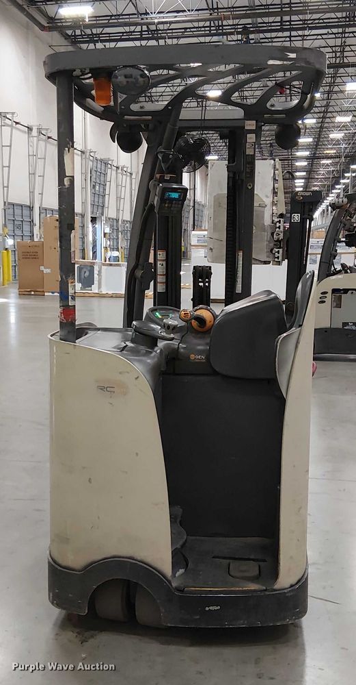 image for item EU2584 2017 Crown RC5545-40 forklift