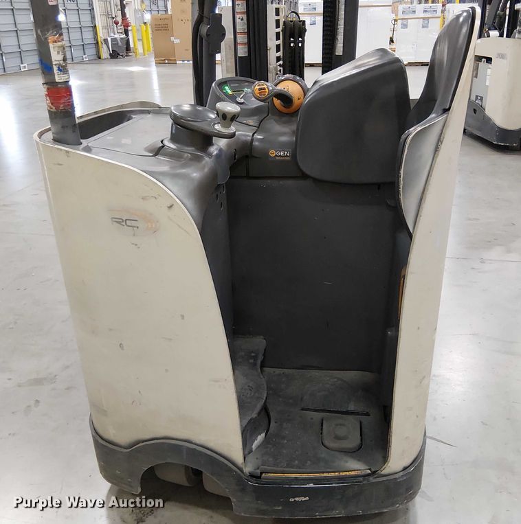 image for item EU2584 2017 Crown RC5545-40 forklift