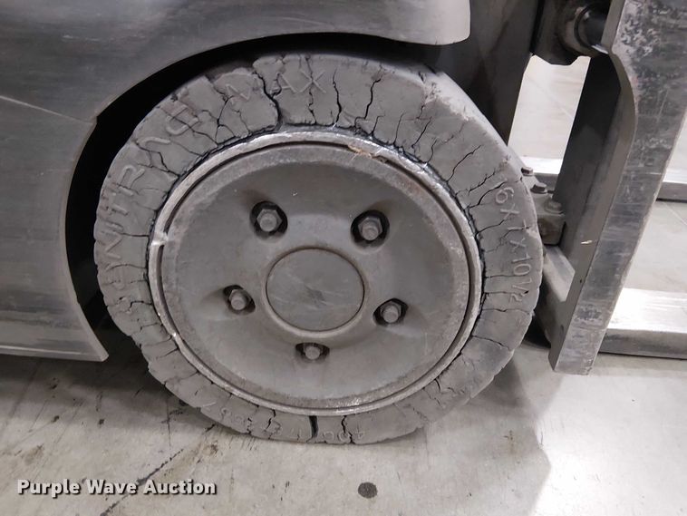 image for item EU2584 2017 Crown RC5545-40 forklift