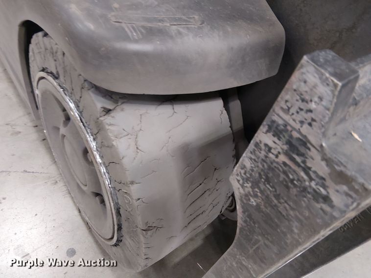 image for item EU2584 2017 Crown RC5545-40 forklift