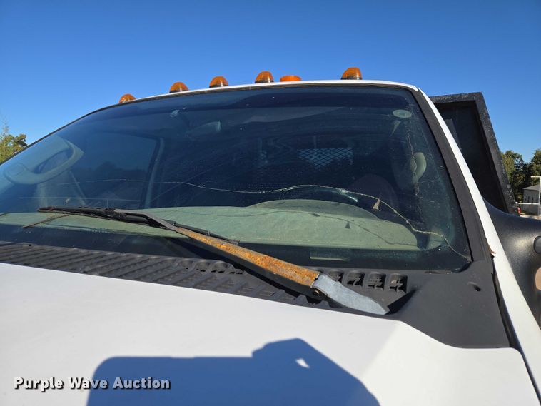 image for item EU3893 2005 Ford F550 Super Duty flatbed truck