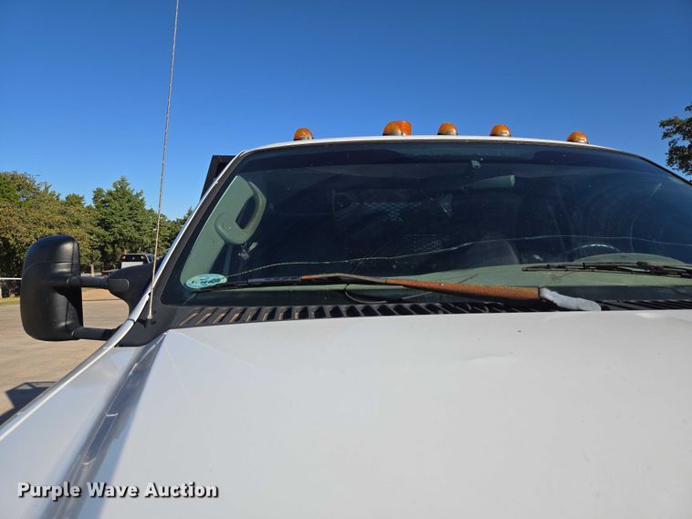 image for item EU3893 2005 Ford F550 Super Duty flatbed truck