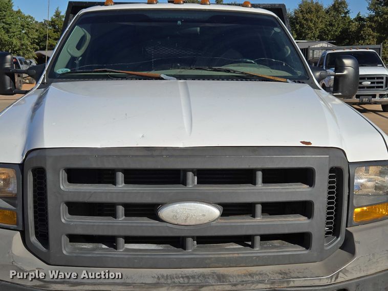 image for item EU3893 2005 Ford F550 Super Duty flatbed truck