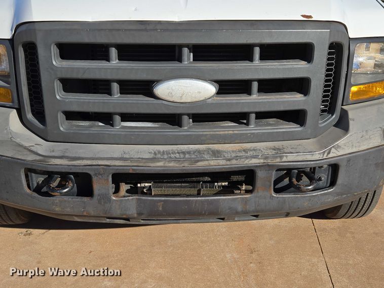 image for item EU3893 2005 Ford F550 Super Duty flatbed truck
