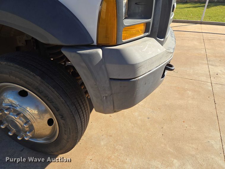 image for item EU3893 2005 Ford F550 Super Duty flatbed truck