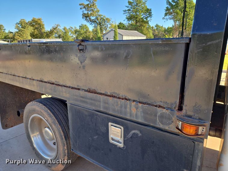 image for item EU3893 2005 Ford F550 Super Duty flatbed truck