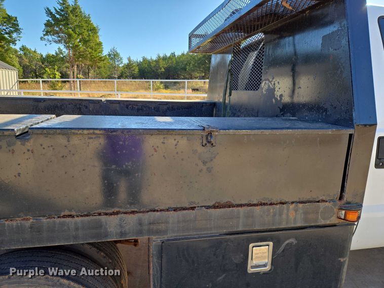 image for item EU3893 2005 Ford F550 Super Duty flatbed truck