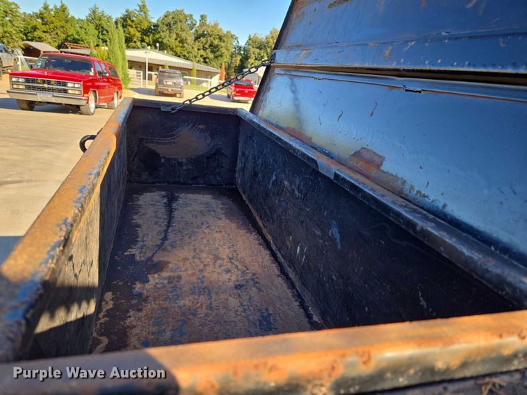 image for item EU3893 2005 Ford F550 Super Duty flatbed truck