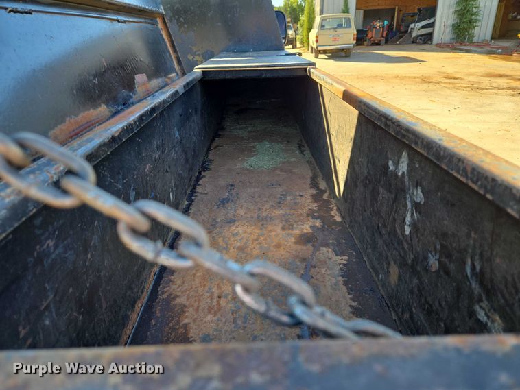 image for item EU3893 2005 Ford F550 Super Duty flatbed truck