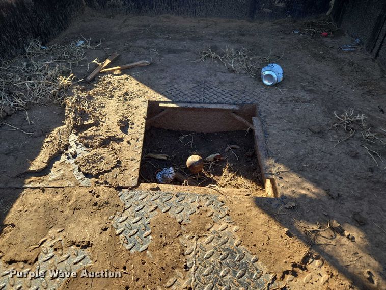 image for item EU3893 2005 Ford F550 Super Duty flatbed truck