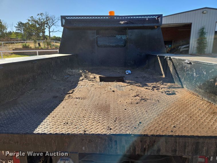 image for item EU3893 2005 Ford F550 Super Duty flatbed truck