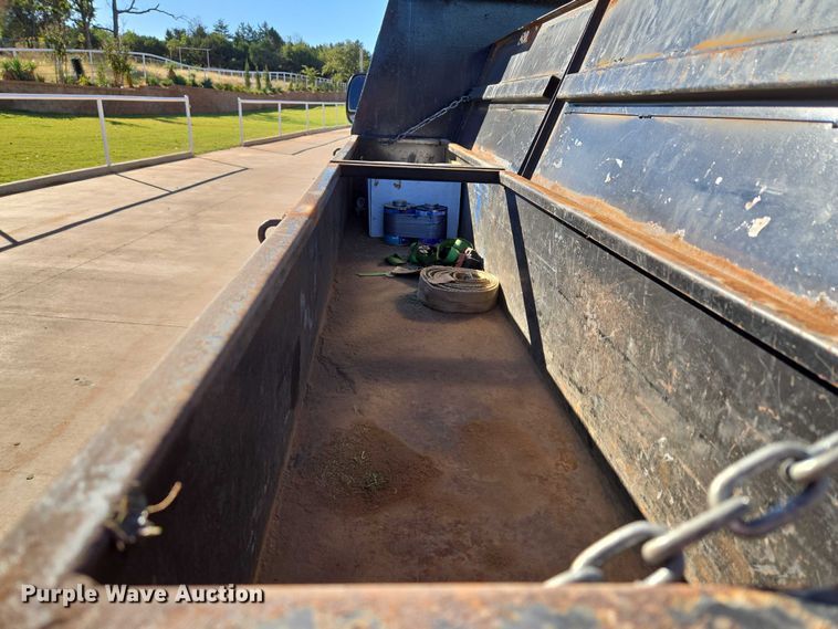 image for item EU3893 2005 Ford F550 Super Duty flatbed truck