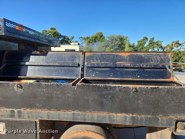 image for item EU3893 2005 Ford F550 Super Duty flatbed truck