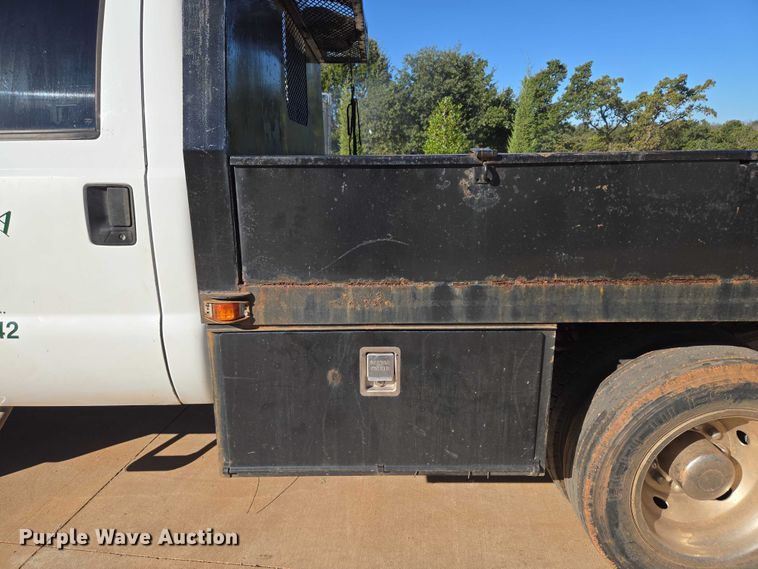 image for item EU3893 2005 Ford F550 Super Duty flatbed truck