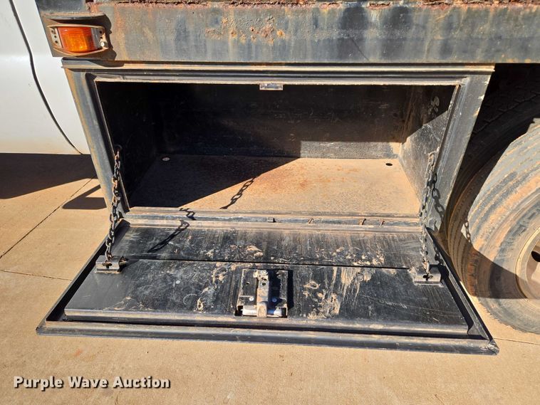 image for item EU3893 2005 Ford F550 Super Duty flatbed truck