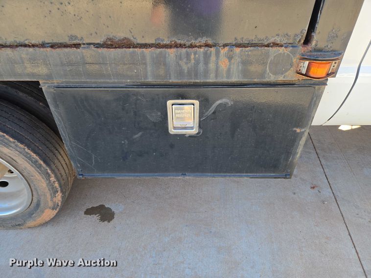 image for item EU3893 2005 Ford F550 Super Duty flatbed truck