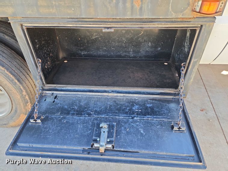 image for item EU3893 2005 Ford F550 Super Duty flatbed truck