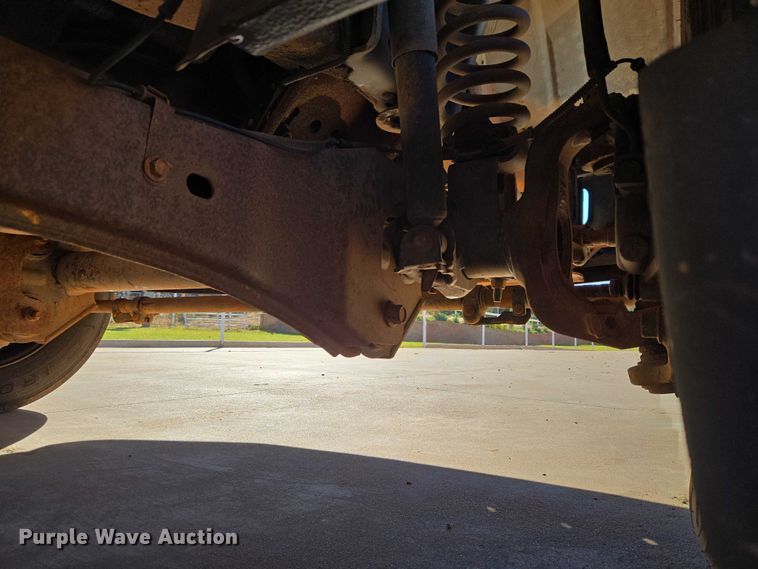 image for item EU3893 2005 Ford F550 Super Duty flatbed truck