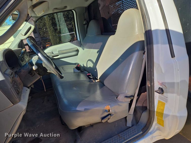 image for item EU3893 2005 Ford F550 Super Duty flatbed truck