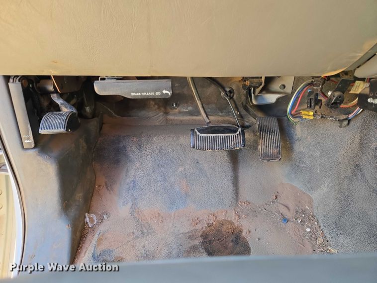 image for item EU3893 2005 Ford F550 Super Duty flatbed truck