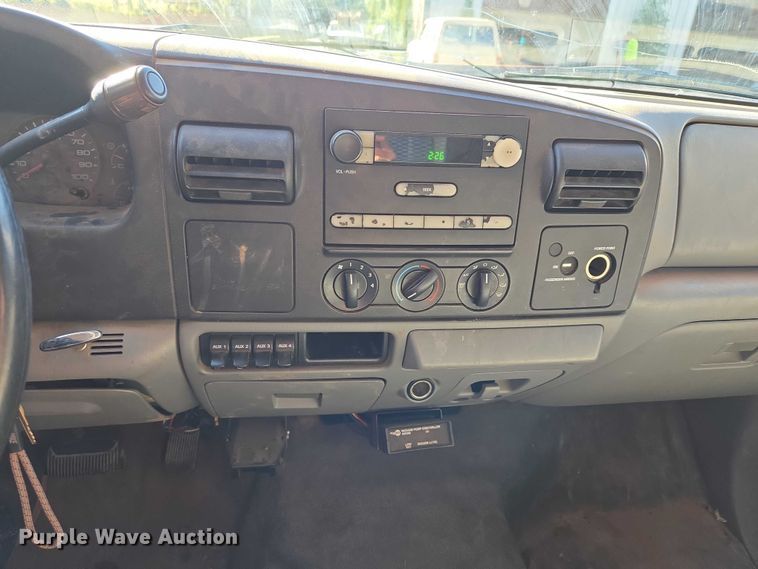 image for item EU3893 2005 Ford F550 Super Duty flatbed truck