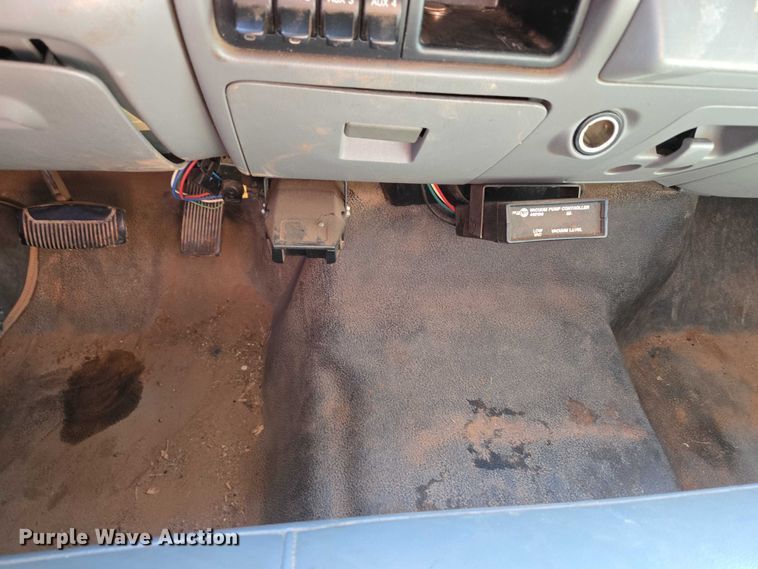 image for item EU3893 2005 Ford F550 Super Duty flatbed truck