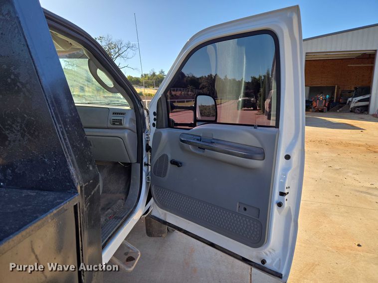 image for item EU3893 2005 Ford F550 Super Duty flatbed truck