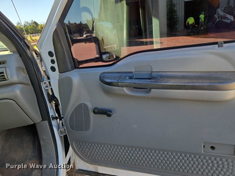 image for item EU3893 2005 Ford F550 Super Duty flatbed truck