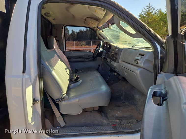 image for item EU3893 2005 Ford F550 Super Duty flatbed truck