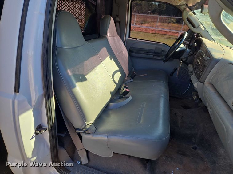 image for item EU3893 2005 Ford F550 Super Duty flatbed truck