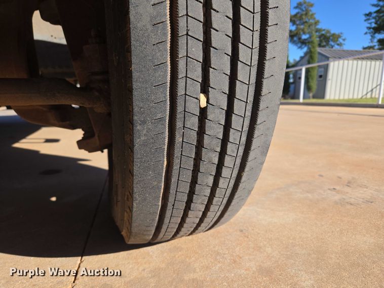 image for item EU3893 2005 Ford F550 Super Duty flatbed truck