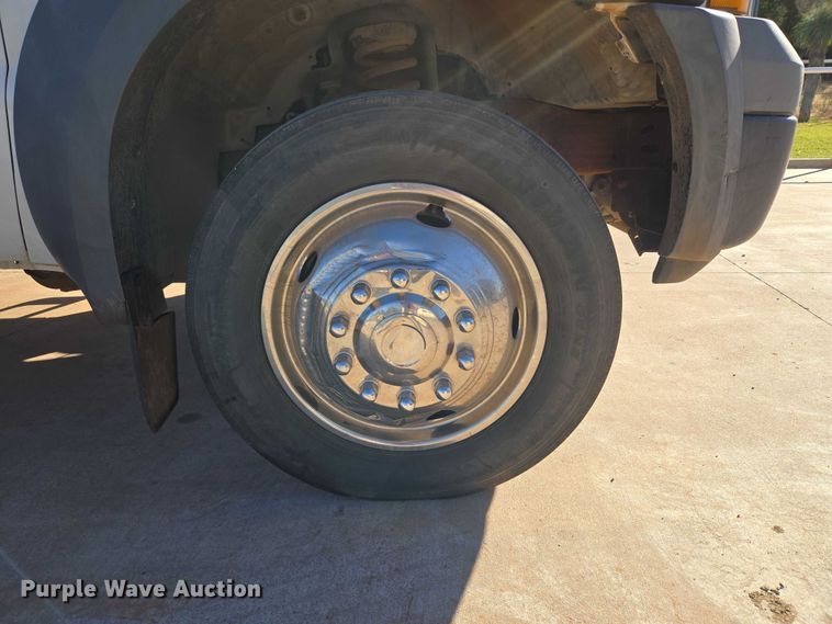 image for item EU3893 2005 Ford F550 Super Duty flatbed truck