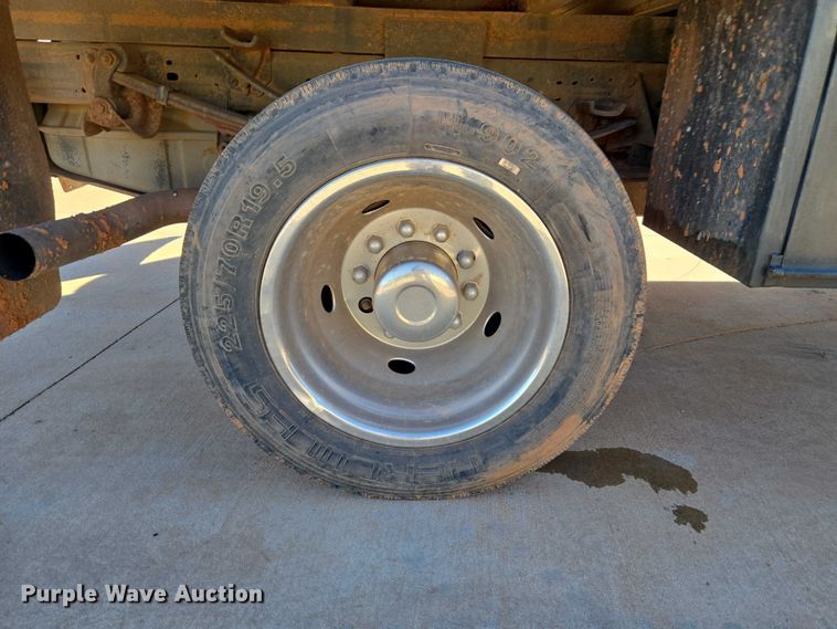 image for item EU3893 2005 Ford F550 Super Duty flatbed truck