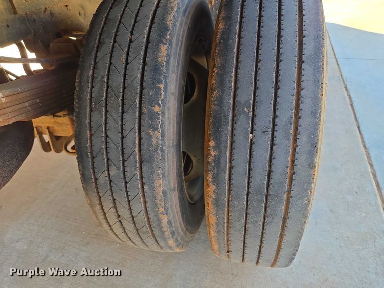 image for item EU3893 2005 Ford F550 Super Duty flatbed truck