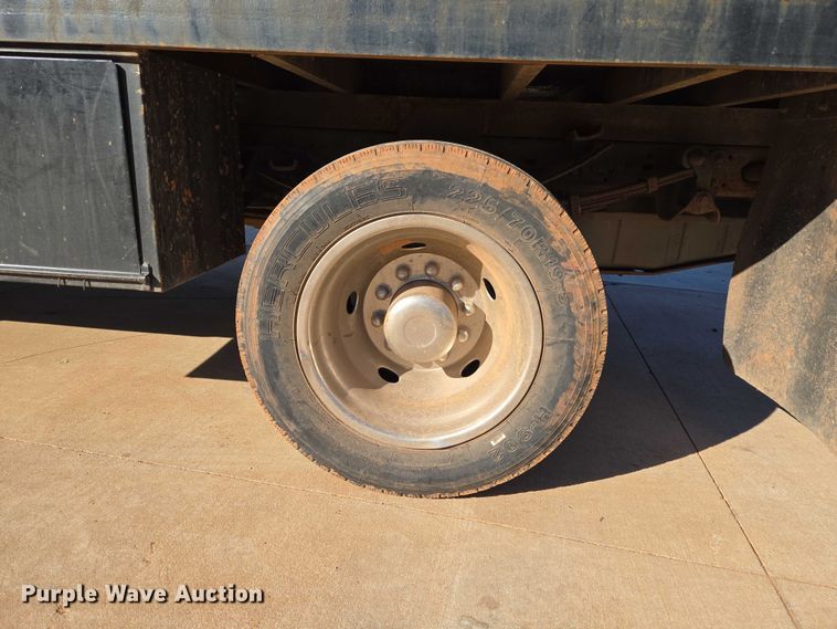 image for item EU3893 2005 Ford F550 Super Duty flatbed truck