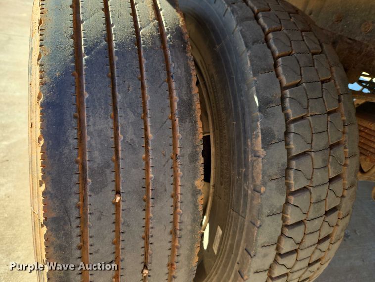 image for item EU3893 2005 Ford F550 Super Duty flatbed truck