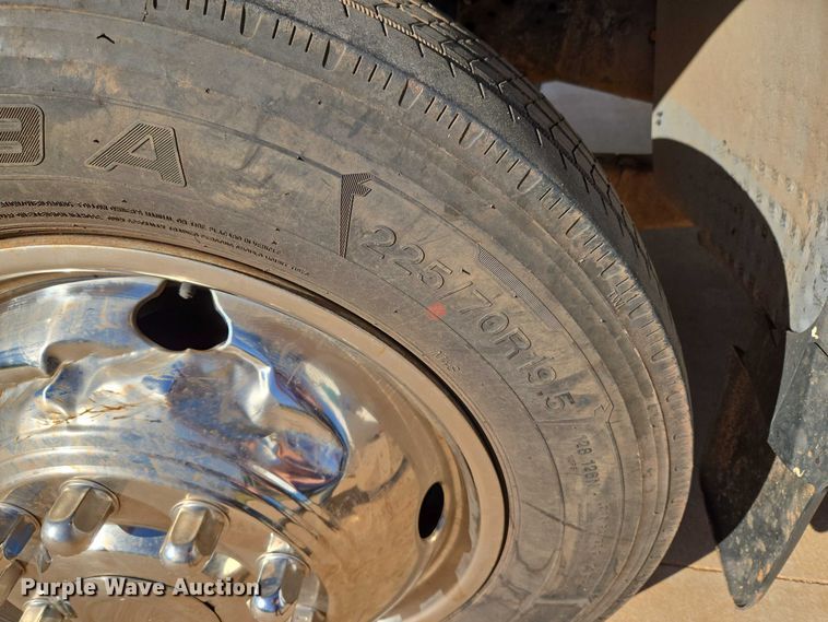 image for item EU3893 2005 Ford F550 Super Duty flatbed truck