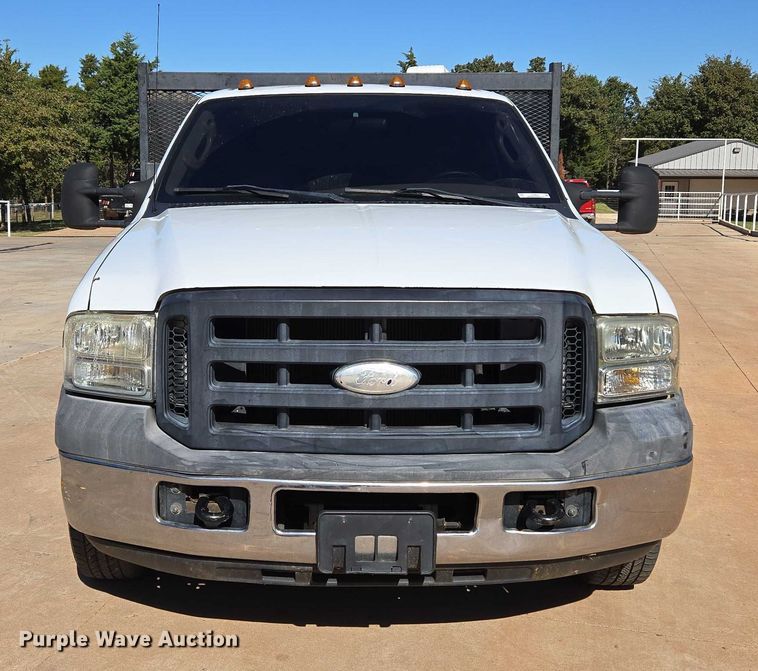 image for item EU3894 2006 Ford F350 Super Duty dump flatbed pickup truck