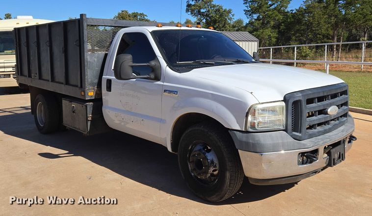 image for item EU3894 2006 Ford F350 Super Duty dump flatbed pickup truck