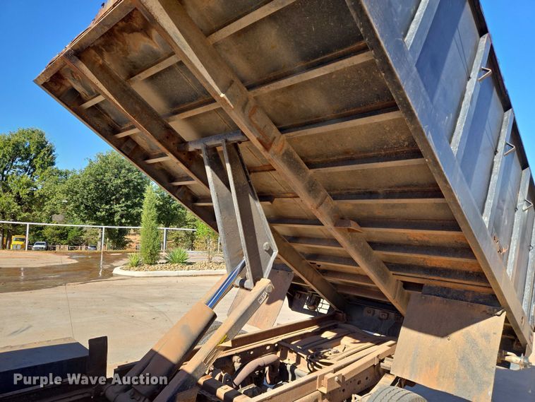 image for item EU3894 2006 Ford F350 Super Duty dump flatbed pickup truck