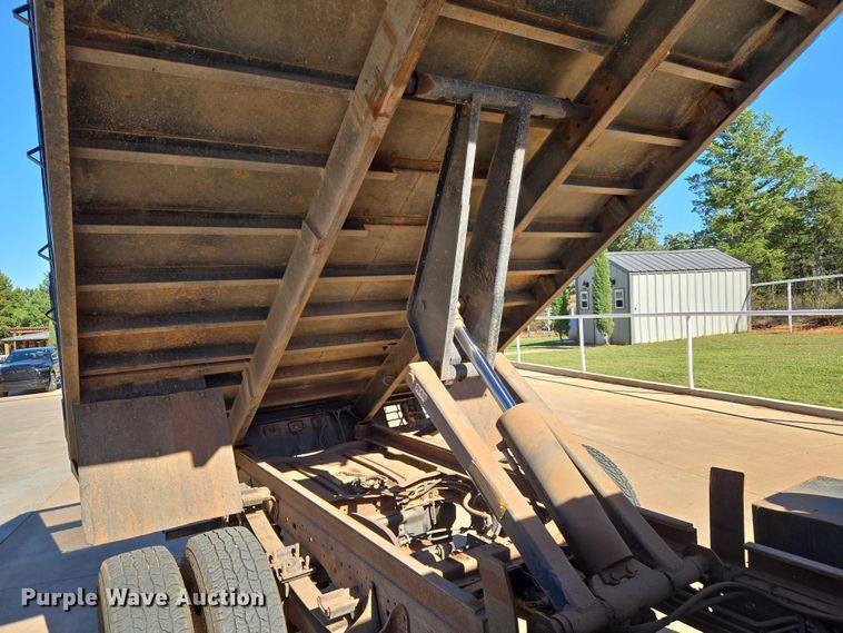 image for item EU3894 2006 Ford F350 Super Duty dump flatbed pickup truck